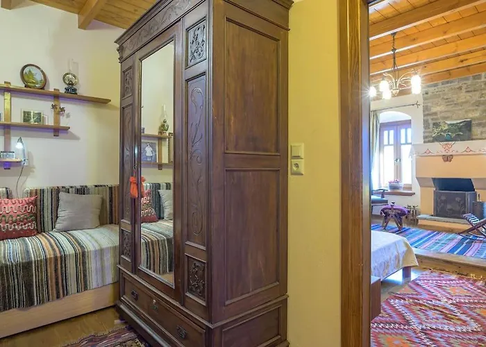 Clio\'S Stone House