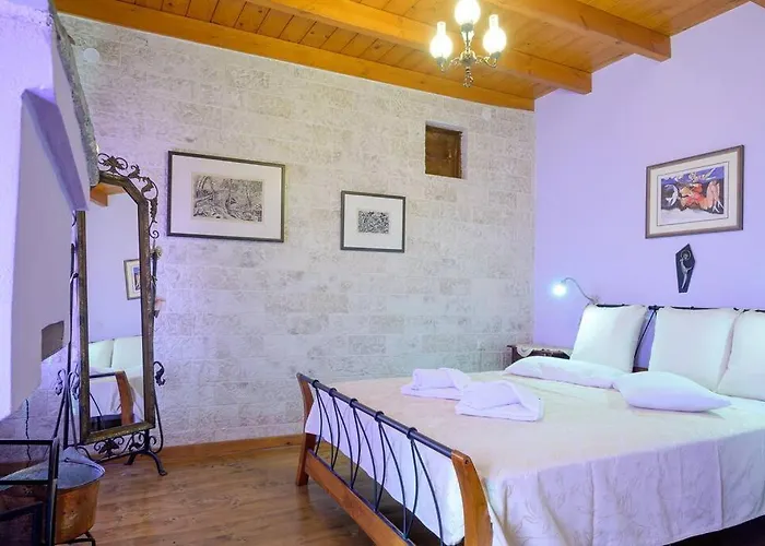 Clio\'S Stone House